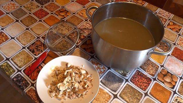 Видео-рецепт: Фирменная уха от клуба "Остатки -сладки" смотреть онлайн