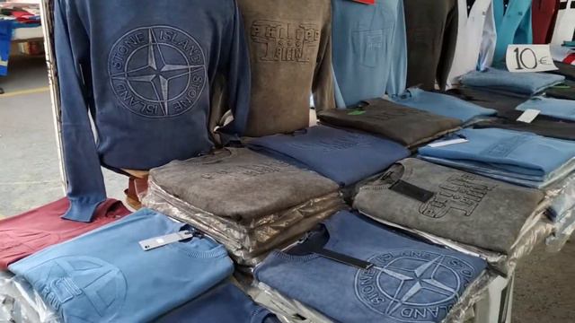 Турция. Вещевой рынок в Махмутларе.