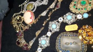 Продажа : Чешская Антикварная и Винтажная бижутерия и броши