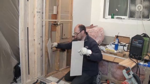 Рама скамейки из нержавейки. Ремонт ванной комнаты, 14-й день. смотреть онлайн