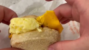 ЗАВТРАК в МАКДОНАЛЬДС в ДУБАЕ / Возвращение ХАШБРАУНА / Очень ДОРОГО, но ВКУСНО / Завтрак ШЕЙХОВ