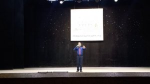 Сержантов Илья исполняет песню А. Петряшевой «Иду вперед»