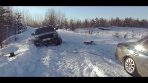 Как рвутся машины. Touareg vs Laurel.