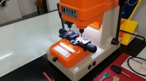 Станок KURT PN200 Видео изготовление автомобильного ключа