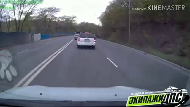 Во Владивостоке водители устроили драку на трассе смотреть онлайн