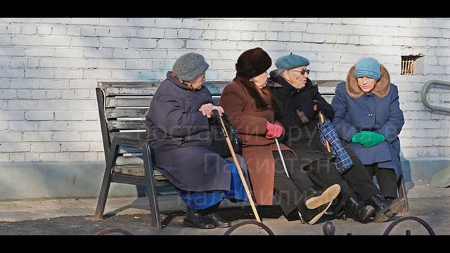 Бабки у подъезда.mp4 смотреть онлайн