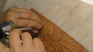 Тиснение на коже растительного дубления. "Лотосы" . Окрашивание изображения.