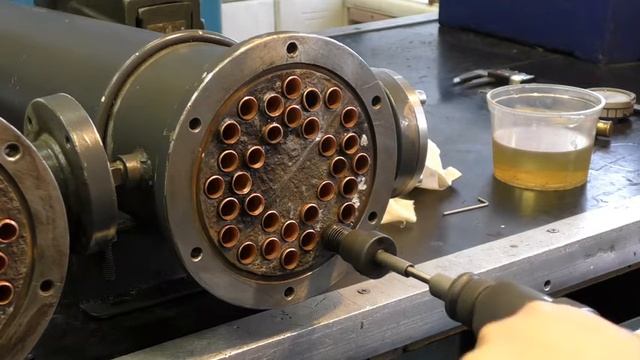 Развальцовка медных труб 12,7х0,7 в трубных решетках теплообменного аппарата смотреть онлайн