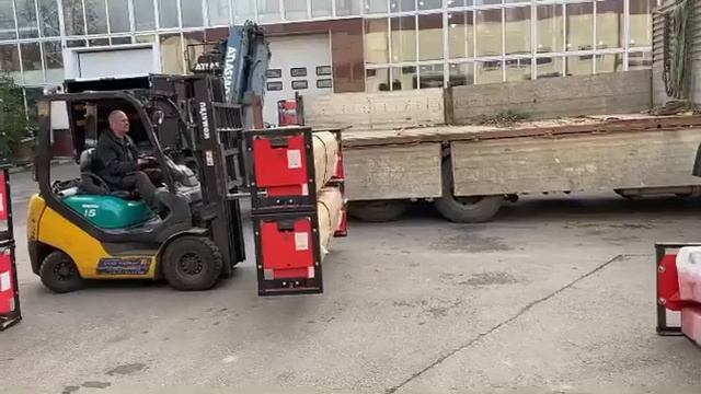 Отгрузка двухстоечных подъемников Launch 235 смотреть онлайн