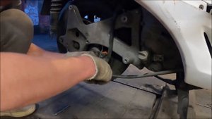 Honda Forza 250 MF06 Как снять заднее колесо