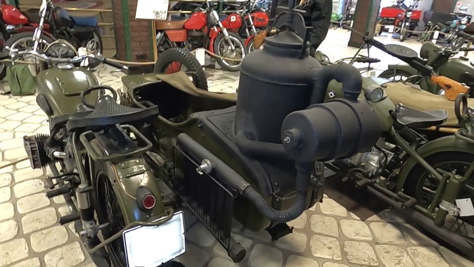 Советский мотоцикл НА ДРОВАХ! ИМЗ М-72 с гибридным силовым агрегатом