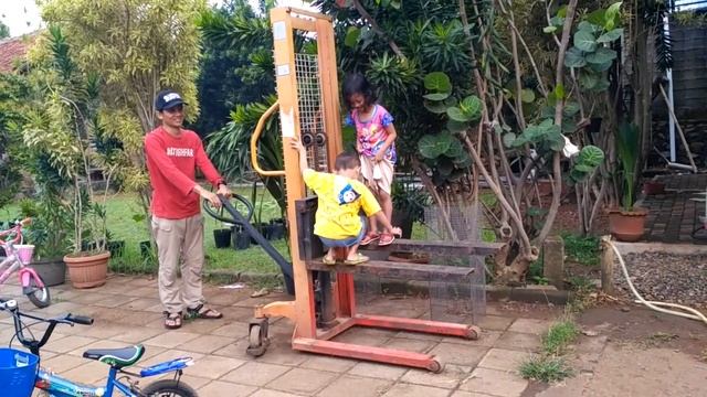 Forklift Uniquepot Zara Zein смотреть онлайн