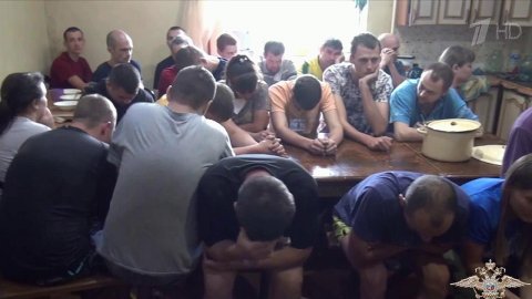 В Омской области сотрудники Росгвардии штурмом взяли незаконный реабилитационный центр