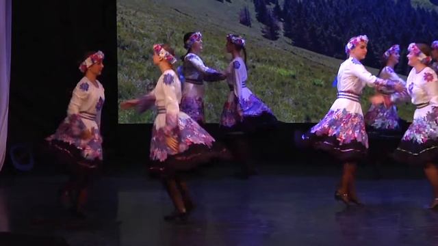Образцовый ансамбль танца Карусель, рук.Н.В.Старова русские, ЦРТДиЮ,Воронеж Прогулка по Закарпатью