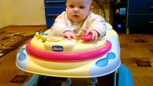 С какого возраста можно садить ребенка в ходунки?