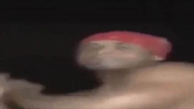 Лысый качок в наушниках открыл рот для FLEX'a Рикардо Милоса,а тот был не против. смотреть онлайн