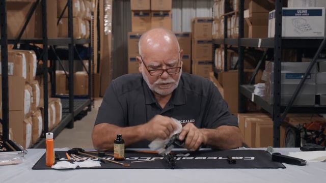 How to Clean a 9mm Smith and Wesson M&P Semi-Auto Pistol смотреть онлайн