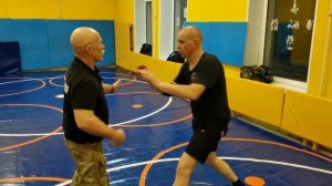 Пресечение попытки толчка двумя руками. В Н Крючков