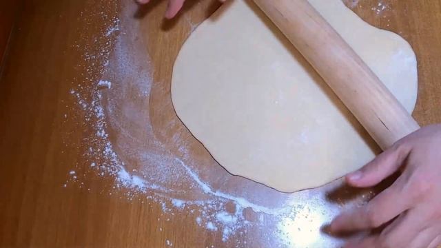 Вареники с творогом на столе. Сладкий творог, мягкое тесто