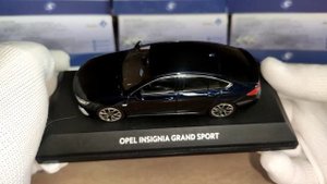 Opel insignia Grand Sport ( i-Scale 1:43 )