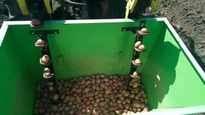 Картофелесажалка 2х рядная,  отлично подходит для не больших хозяйств? +7 903 642 07 82