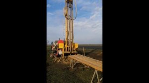 Бурение артезианской скважины, 140 метров за 10 минут от А до Я.
