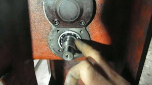 Фрезерный НГФ 110 ш4 / Установка подшипников,сальников и покраска фрезерного станка.