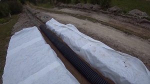 Делаю опалубку для дренажной трубы.