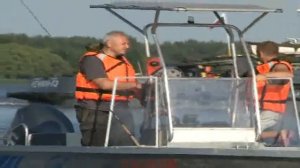 лодка села на мель