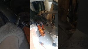 СНЯТИЕ СТУПИЧНОГО ПОДШИПНИКА  ВАЗ 2110 без съемника при помощи двух болтов на 8