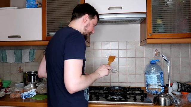 Как пожарить яйца с помидорами смотреть онлайн