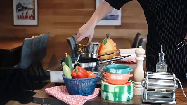 Салат цезарь с курицей. Рецепт самого популярного салата. смотреть онлайн