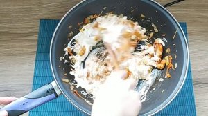 Курица в сливочно-томатном соусе.