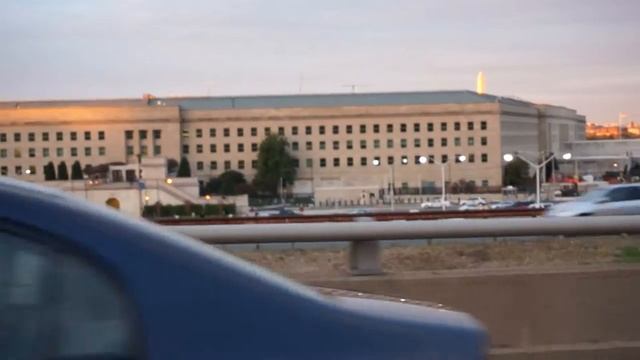 Проезжая рядом с Пентагоном в DC Вашингтон 500 метров от трассы 02.11.2014 смотреть онлайн