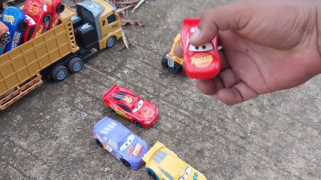 Looking For Disney Pixar Car 3,McQueen,Dinoco,Tow Mater,Jackson Storm