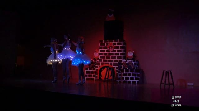 LED Ballerinas - Modern Ballet Show - Sugar Plum Fairies (Remix)