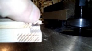 Отбор четверти в дверном обкладе