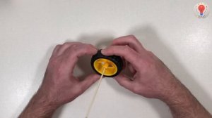 ???Как сделать машинку из бумажных рулонов!!!Делаем машинку на воздушном моторе!!