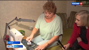 Курганская мастерица осваивает технику джинсель