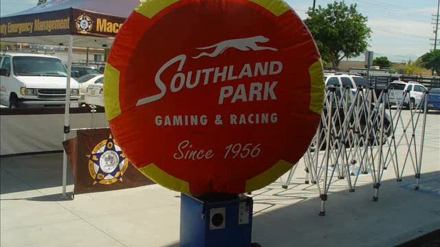 INFLATABLE-ROTATING -SOUTH LAND -PARK смотреть онлайн