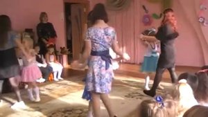 Танец  " Мамы и дочки"