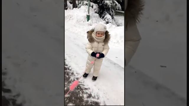 Елена Бушина с дочкой на прогулке))) смотреть онлайн