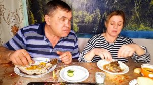 ДЕРЕВЕНСКАЯ ГЛУБИНКА // КИШКОБЛУД СОЖРАЛ КАРПА // НА ДЕРЕВЕНСКОМ СТОЛЕ