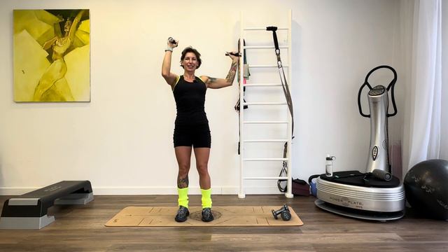 Функциональная тренировка с отягощением смотреть онлайн