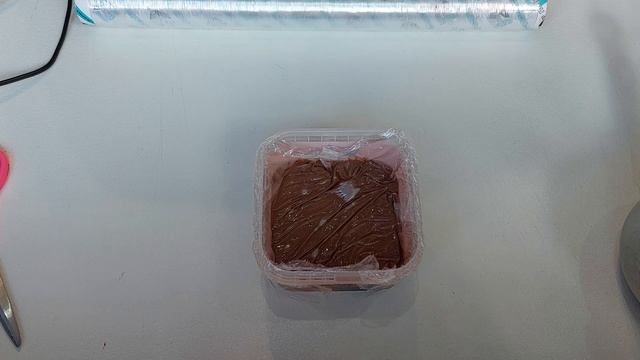Макаронсы Сникерс с солёной карамелью