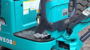 Гусеничный мини-экскаватор