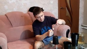 Лайфхак огородника. Как сделать долговечные дренажные отверстия в стаканчиках.