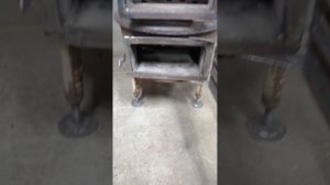 Печь (буржуйка) в гараж  с колесных дисков от легкового автомобиля.