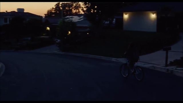 euphoria - lexi listening to 100 gecs смотреть онлайн