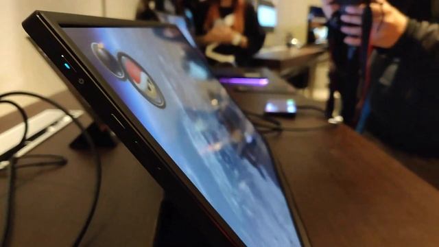 This Portable Asus Gaming Monitor Plays at 240Hz and Packs Up Easy смотреть онлайн